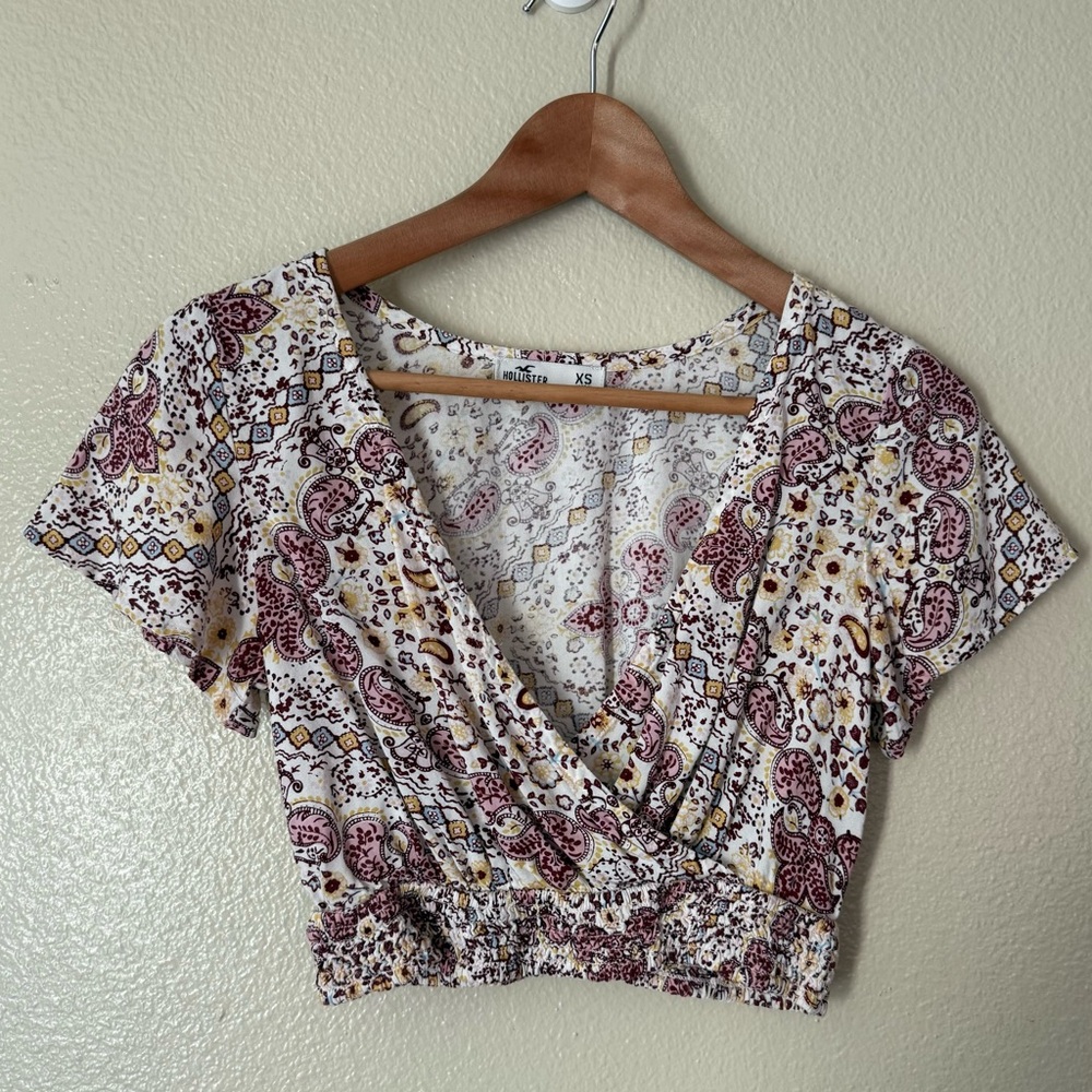 ❇️HOLLISTER Floral Wrap Crop Top 2 for $22❇️